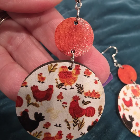 Charming Rooster Pattern Earrings - Picture 4 of 5